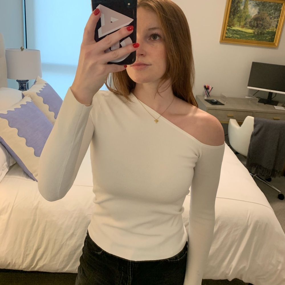Revolve (525 America brand) White Asymmetrical Neckline Knit Top (small)